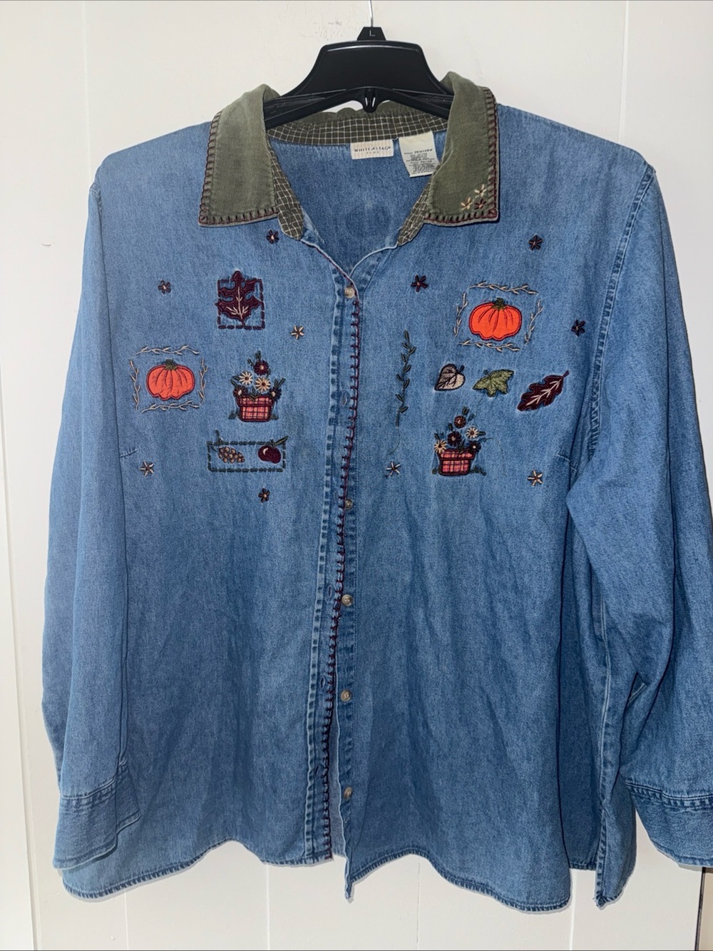 Y2K  Woman Embroidered Fall Scene Denim Button Up Size 26/38
